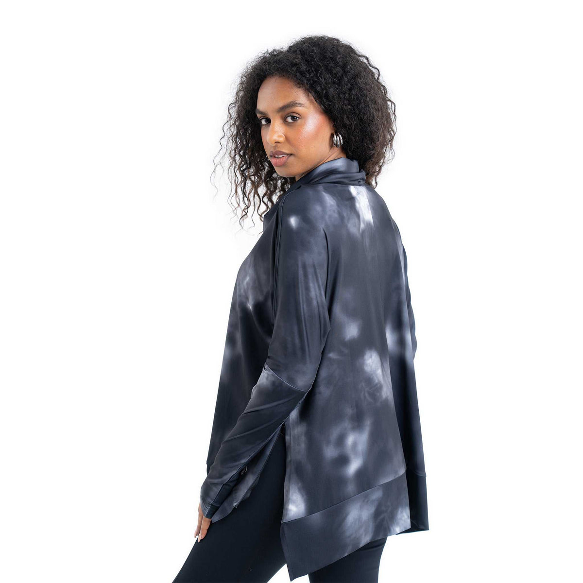 Oversized Collar Loose Top in Lightweight fabric - Hajar