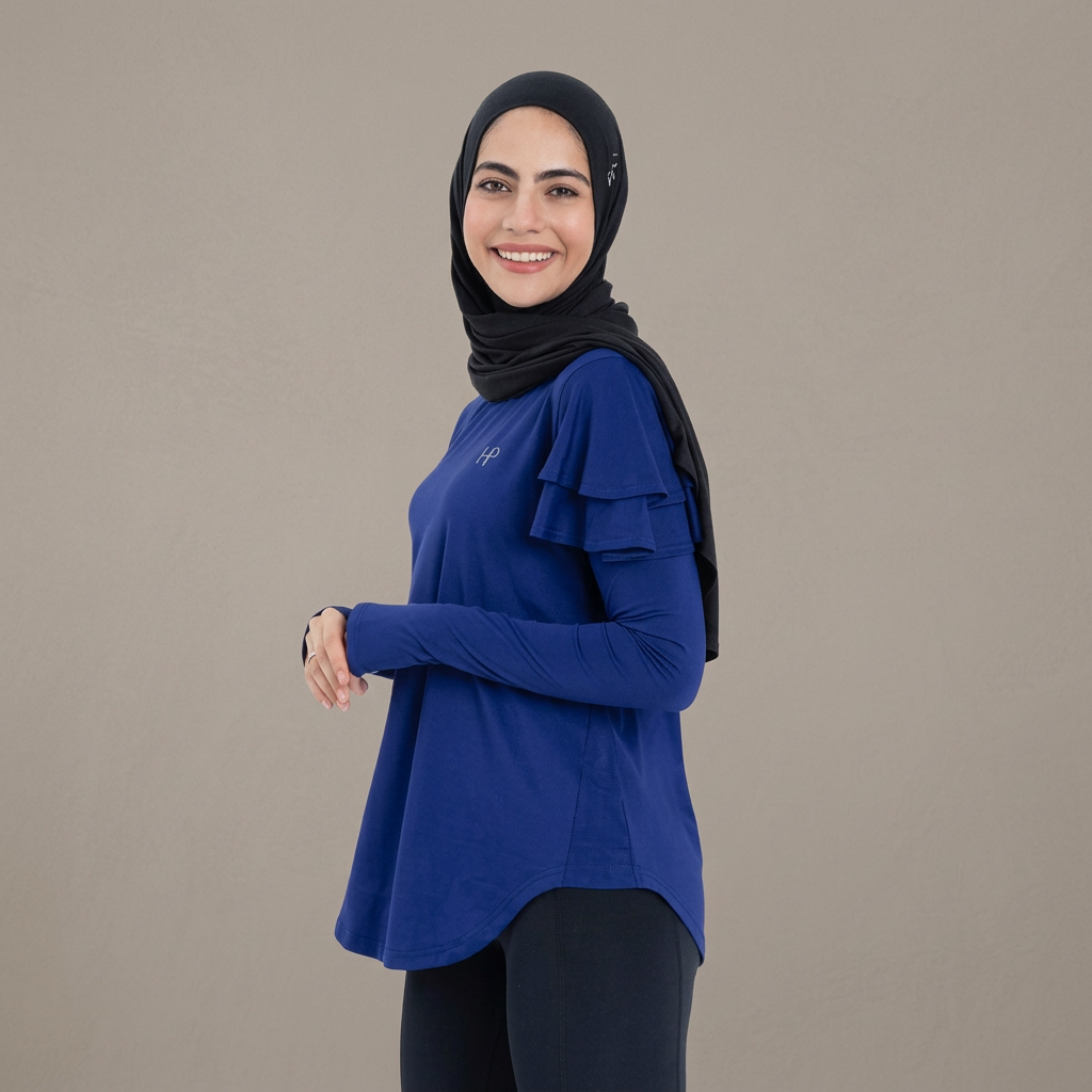آية – بلوزة رياضية محتشمة بأكمام طويلة وكشكش على الكتفين