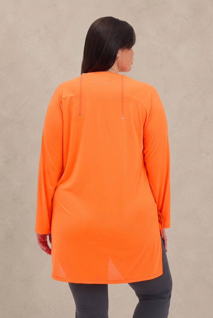 لبنى مقاسات كبيرة – بلوزة رياضية طويلة بحافة مشقوقة (2XL–3XL)