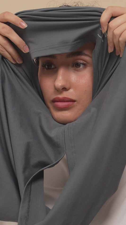 How to put on the Noha double-loop sport hijab, step by step